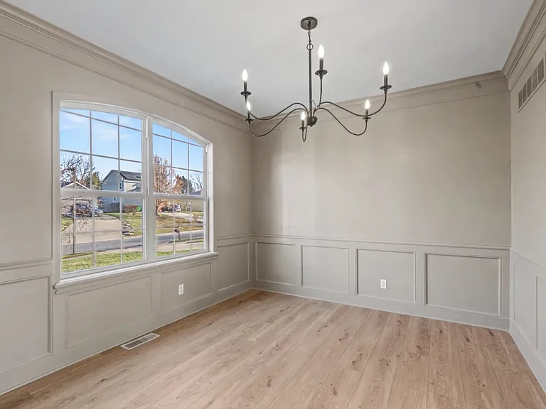 121 Hillside Dr — Photo 2