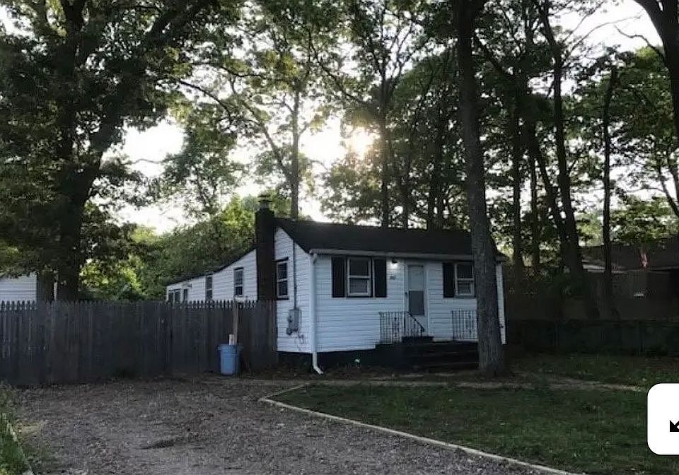 1st image of 212 Monroe Dr