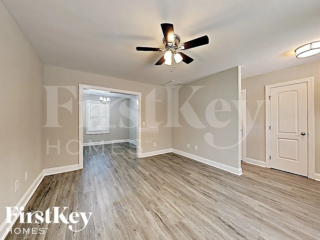 3 bed, 2.5 bath, 1300 sqft, $1,785 — Photo 3