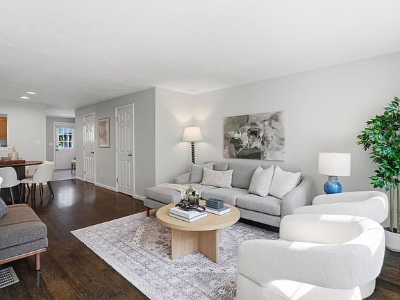 3rd image of 35 Merrymount Rd Unit 3