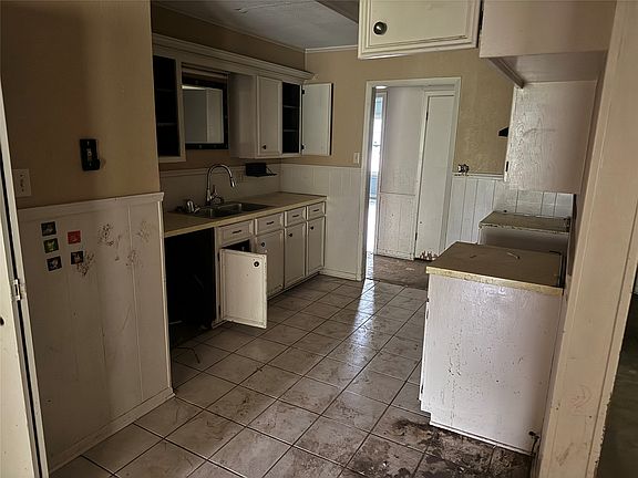 3rd image of 344 Wesley Dr