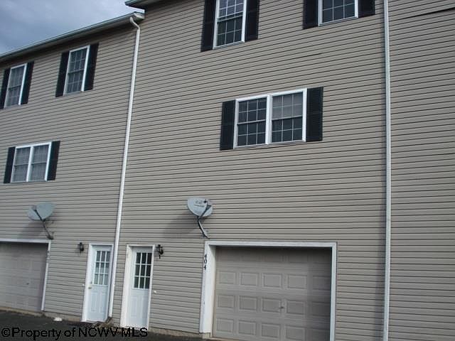 1st image of 404 Vista Oaks Dr