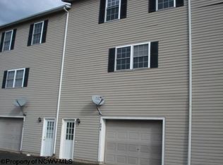 404 Vista Oaks Dr, Fairmont, WV 26554