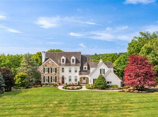 2850 Apple Valley Estates Dr, Orefield, PA 18069