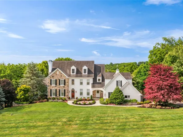 2850 Apple Valley Estates Dr, Orefield, PA 18069