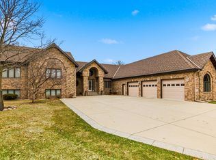 2177 Mill Pond Dr, Saint Cloud, MN 56303