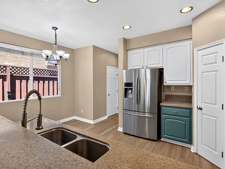 5230 Bay St — Photo 12