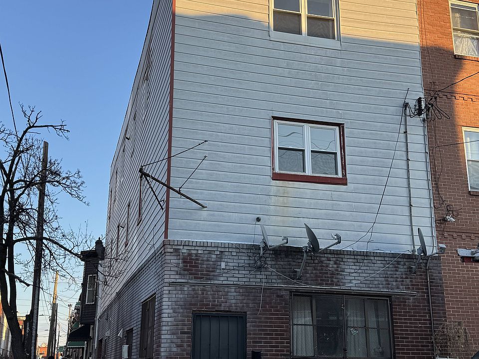 1st image of 1815 S 15th St Floor 2