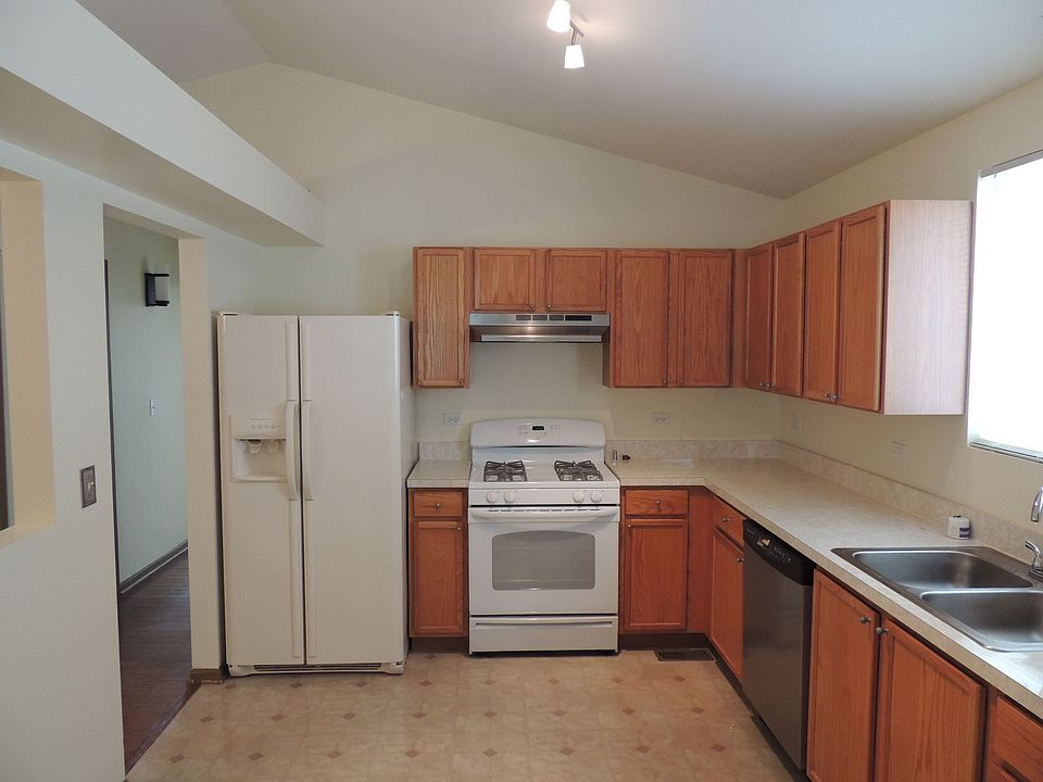 1st image of 835 Symphony Dr