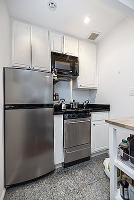 4th image of 106 Greenwich Ave #2BB