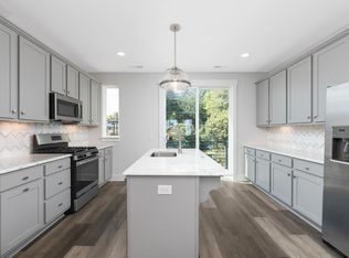 570 W End Dr, Charlotte, NC