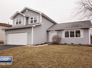 490 Cimarron Dr W, Aurora, IL 60504