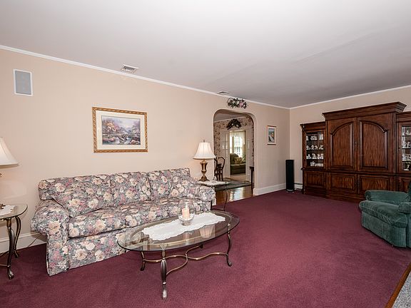 4th image of 38 Aldred Ave