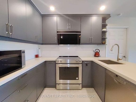 4th image of 309 Major Mackenzie Dr E #721