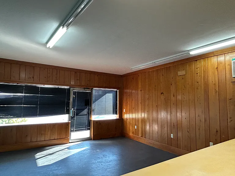 101 W Barnard St — Photo 4