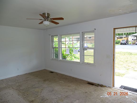 5th image of 108 Jenkins St