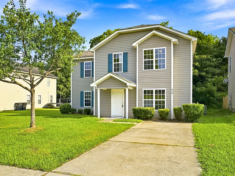 926 Oakshire Cir — Photo 2