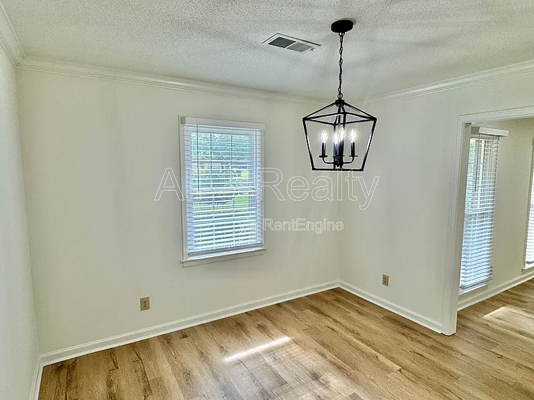 713 Dubuque Dr — Photo 13