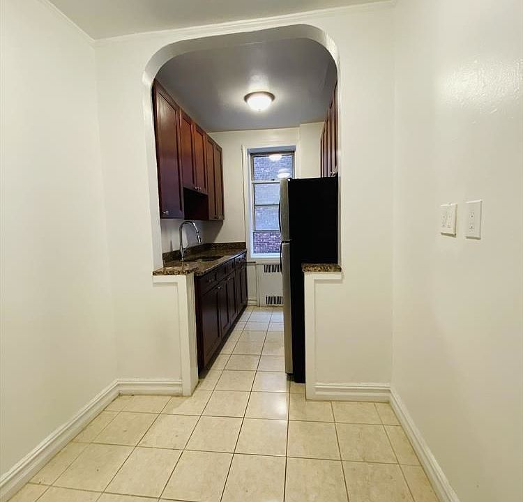 1st image of 25 Lefferts Ave APT 3B
