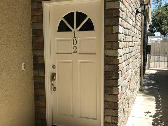 3rd image of 423 W Doran St Unit 102