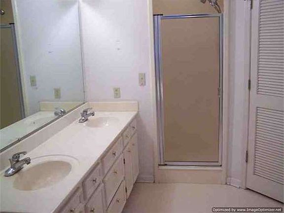 5th image of 1112 Pecan Blvd
