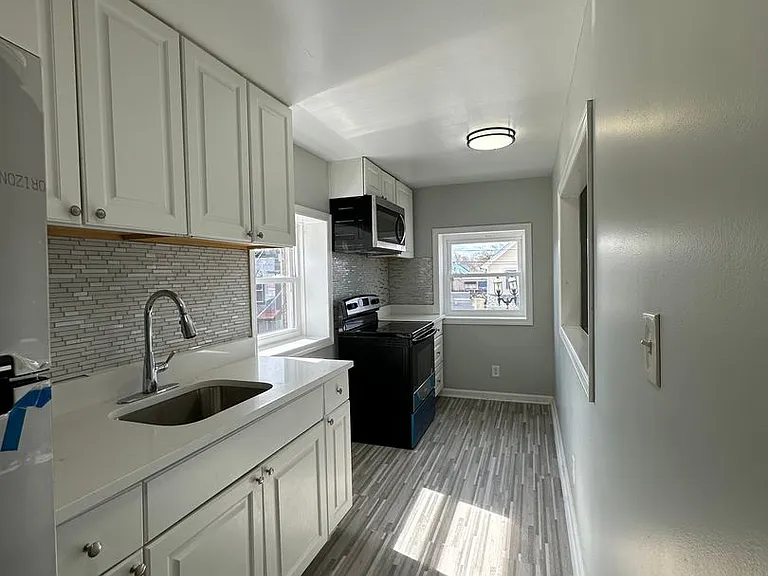 Somerset Apartments — Photo 5
