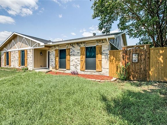 2nd image of 3012 Canterbury Ln