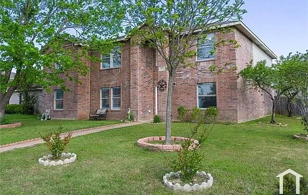7 bed, 4101 sqft, $5,300 — Photo 2