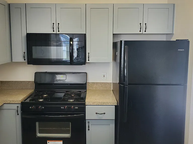 Lee Plaza — Photo 30