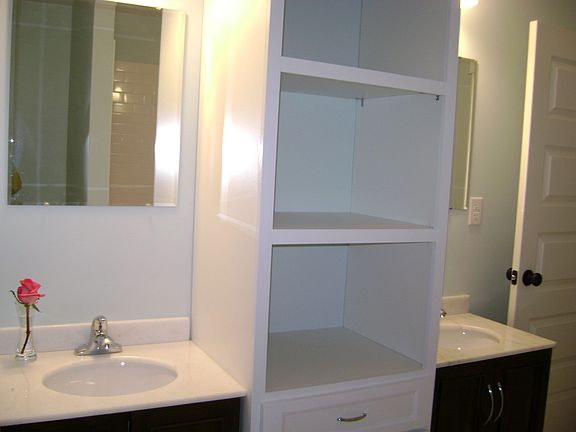 2nd full bath w/ his & her sinks