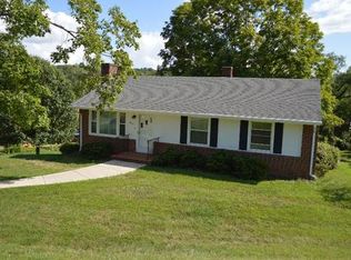 3817 Thompsons Ln, Roanoke, VA 24018
