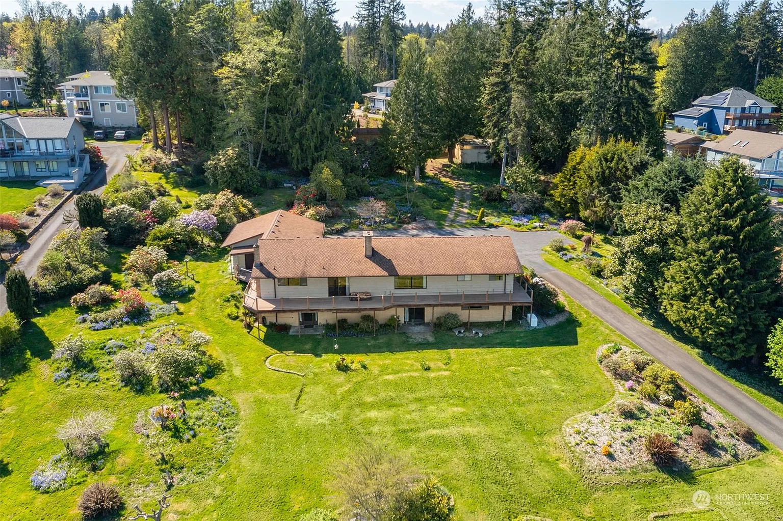 1460 Colchester Drive E photo 1
