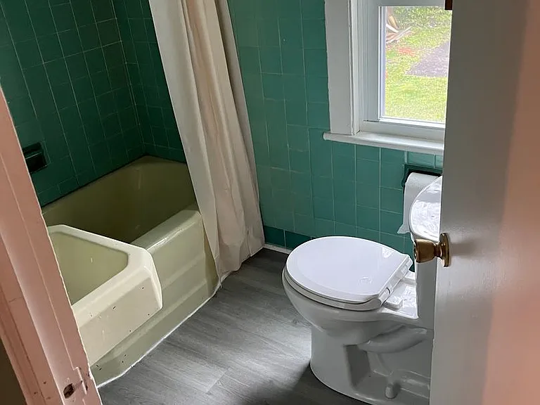 22 Raymond Ave — Photo 9