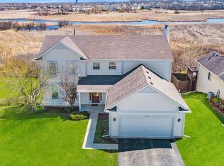 775 N Overlook Cir, Round Lake, IL 60073