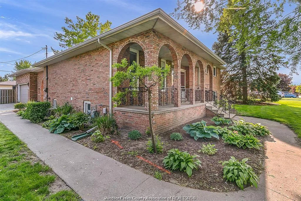 4 bed, $2,950 — Photo 3