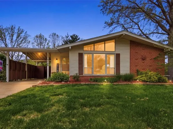 1135 Port Diane Dr, Saint Louis, MO 63146