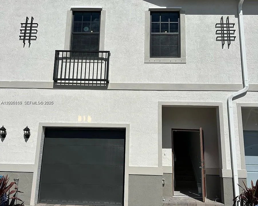853 SW 12th St