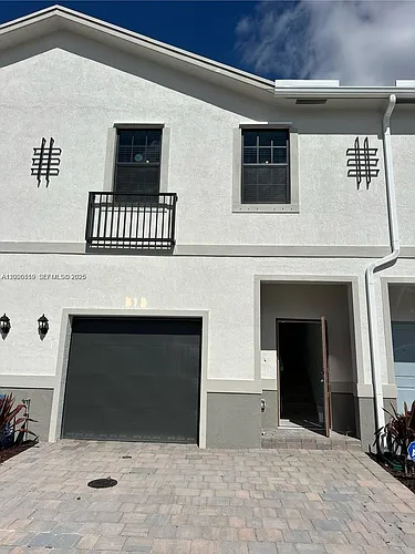 853 SW 12th St Photo 1