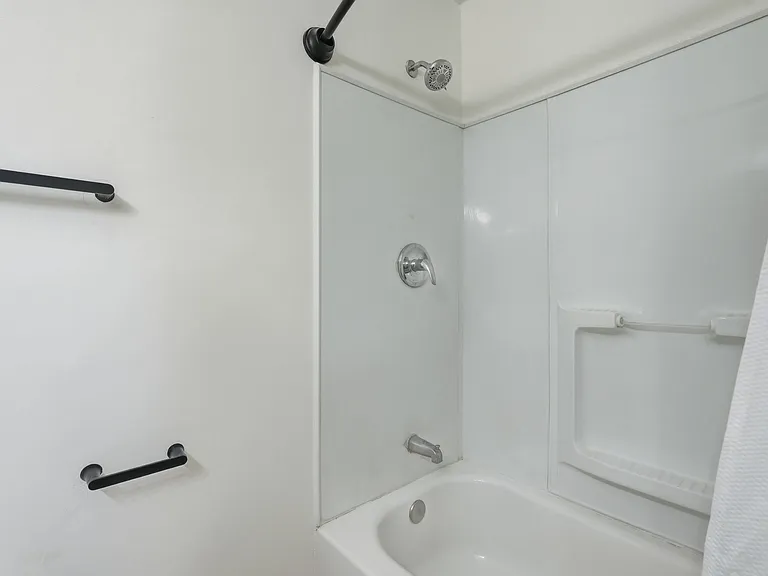 325 N 15th St #2 — Photo 17