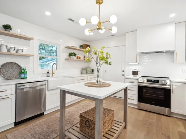 1412 Downing St, Charleston, SC 29407