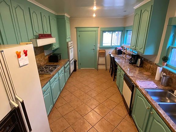 4th image of 1047 N Curson Ave