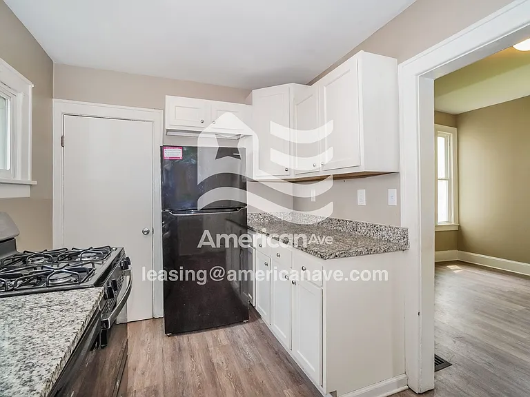 636971_007_kitchen_8.jpg