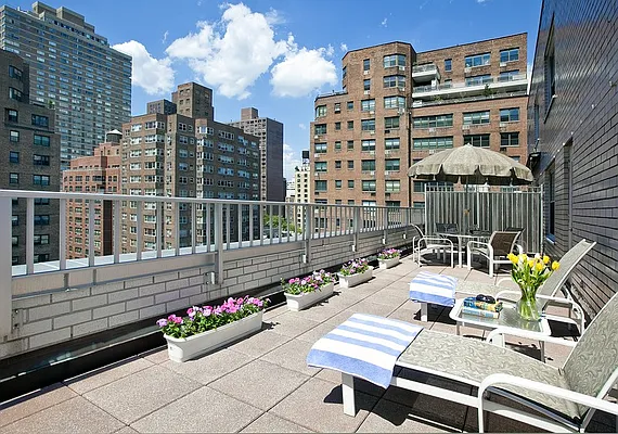 Sold by Sloane Square | media 12