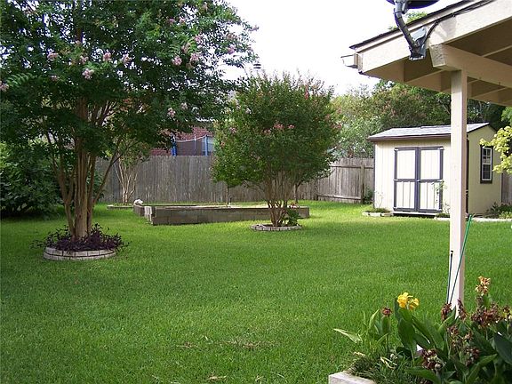 3rd image of 1702 Blue Bell Dr