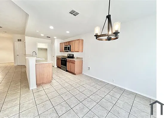 903 Mazatlan Ct — Photo 6