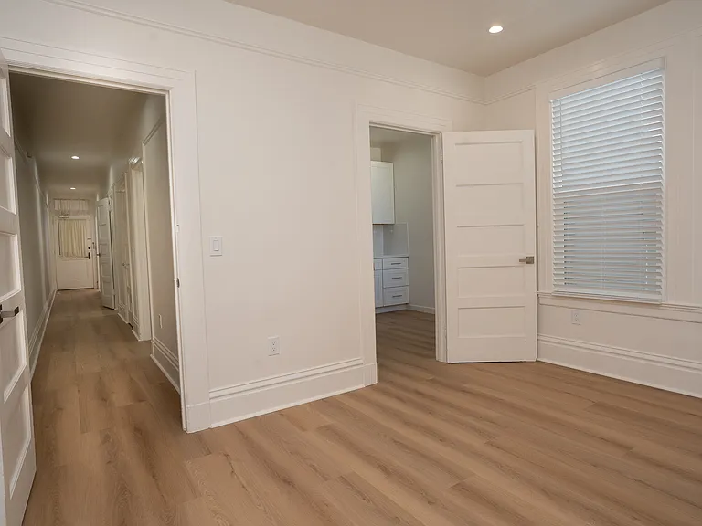 1048 Montgomery St — Photo 15