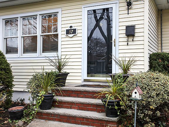 3rd image of 37 Cypress St