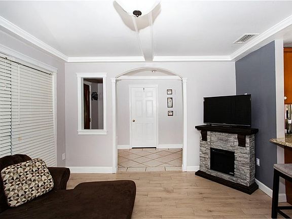3rd image of 10484 138th St