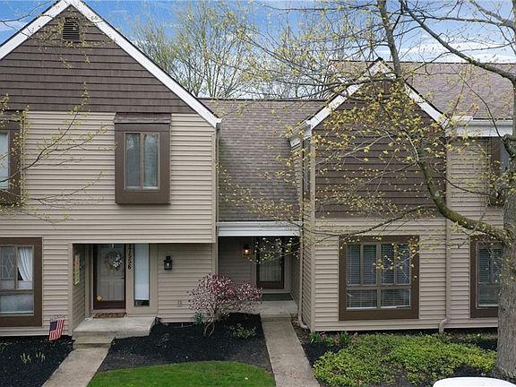 3rd image of 17554 Fairlawn Dr #H5