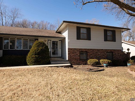 2nd image of 1725 Yucca Ln